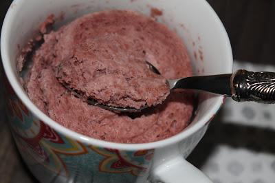 Mug Cake Fit con Avena y Fresas Mug Cake Fit con Avena y Fresas