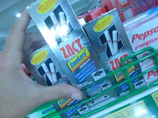 CARGANDO PILAS EN POKHARA CARGANDO PILAS EN POKHARA