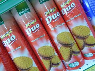 CARGANDO PILAS EN POKHARA CARGANDO PILAS EN POKHARA