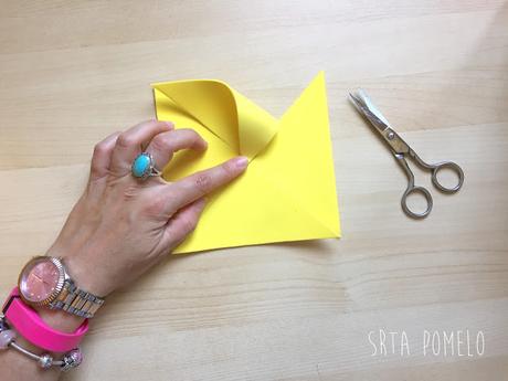 DIY: molinillos de viento con goma eva (videotutorial).