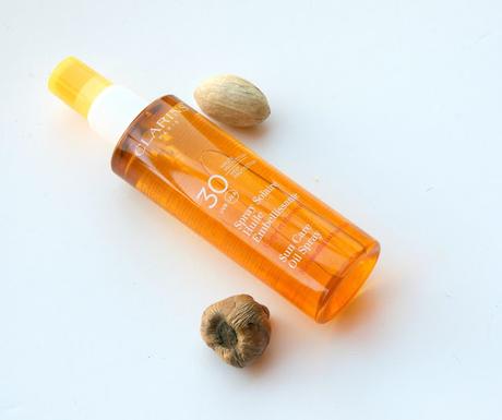 ESTE VERANO CUIDA TU PIEL CON LOS SOLARES DE CLARINS. ESTE VERANO CUIDA TU PIEL CON LOS SOLARES DE CLARINS.