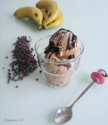 helado-de-plátano-con-nibs-de-cacao