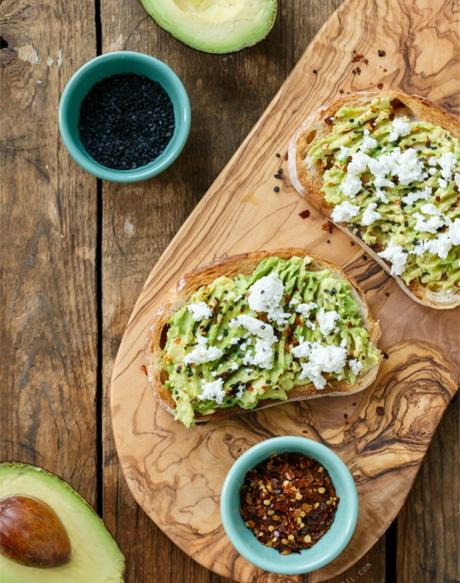 Tostada con aguacate y queso de cabra Tostada con aguacate y queso de cabra