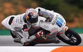 McPhee se corona bajo la lluvia en Brno descarga