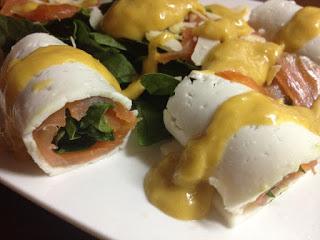 Rollos de salmón con huevos Rollos de salmón con huevos