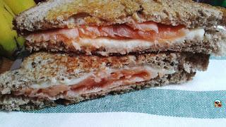 Rollos de salmón con huevos Rollos de salmón con huevos