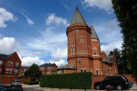 UNA IGLESIA EN LONDRES RECONVERTIDA EN UN GIMNASIO CON PISCINA