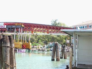 VENECIA, EL PUENTE DE CALATRAVA AL DESNUDO