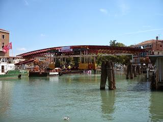 VENECIA, EL PUENTE DE CALATRAVA AL DESNUDO