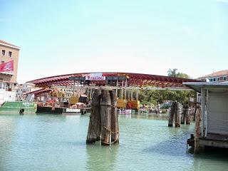 VENECIA, EL PUENTE DE CALATRAVA AL DESNUDO