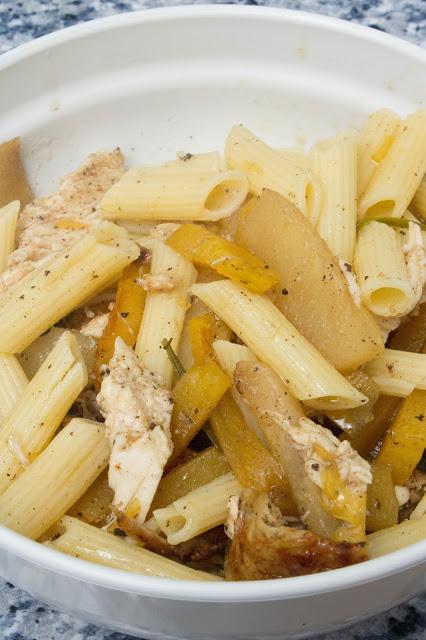 Pasta con pollo, calabaza y pera al módena con albahaca sin gluten