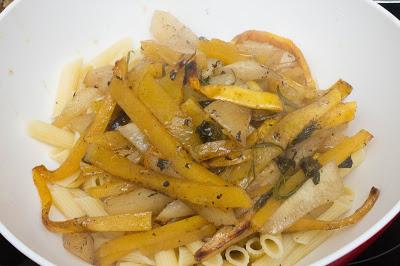 Pasta con pollo, calabaza y pera al módena con albahaca sin gluten