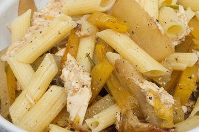 Pasta con pollo, calabaza y pera al módena con albahaca sin gluten