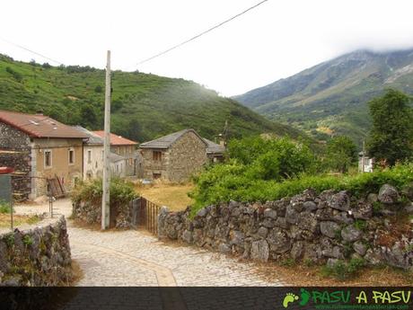 La TORRE DE SALINAS (2.447 m.) desde el REFUGIO DE COLLADO JERMOSO. CIRCULAR desde POSADA DE VALDEÓN Entrando en Prada de Valdeón