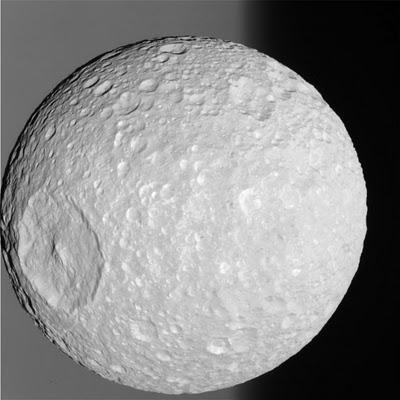 Cassini sobrevuela Mimas y Calypso
