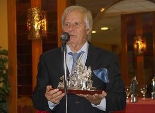 LA PEÑA CURRO JIMÉNEZ HACE ENTREGA DEL PREMIO NEPTUNO A MANUEL BENÍTEZ 'EL CORDOBÉS' LA PEÑA CURRO JIMÉNEZ HACE ENTREGA DEL PREMIO NEPTUNO A MANUEL BENÍTEZ 'EL CORDOBÉS'