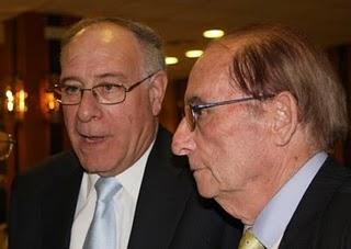 LA PEÑA CURRO JIMÉNEZ HACE ENTREGA DEL PREMIO NEPTUNO A MANUEL BENÍTEZ 'EL CORDOBÉS' LA PEÑA CURRO JIMÉNEZ HACE ENTREGA DEL PREMIO NEPTUNO A MANUEL BENÍTEZ 'EL CORDOBÉS'