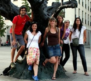 De izquierda a derecha: Ricardo, Laura, Leixuri, Araceli, Mónica y Oihane / Moncho Satoló De izquierda a derecha: Ricardo, Laura, Leixuri, Araceli, Mónica y Oihane / Moncho Satoló