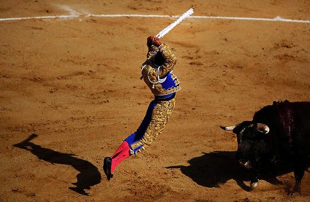 Las banderillas... el tercio acrobático