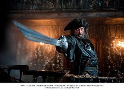 Nueva imagen de Ian McShane como Barbanegra en 'Piratas del Caribe. En mareas misteriosas'