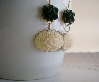 PENDIENTES PARIS CREMA Y NEGRO PENDIENTES PARIS CREMA Y NEGRO