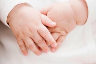 Cómo hacer una impresión o huella de las manos y pies de tu bebé