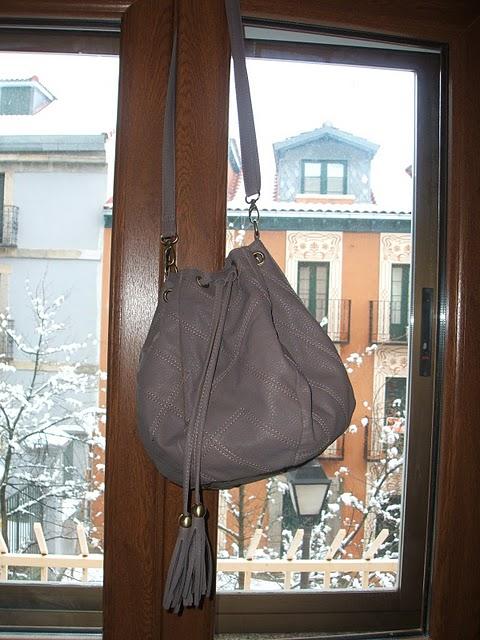 Bolsos saco y con borlas Bolsos saco y con borlas