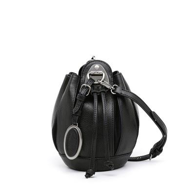 Bolsos saco y con borlas Bolsos saco y con borlas