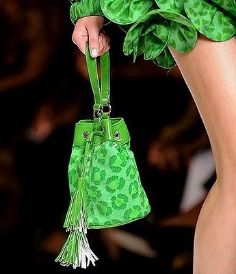 Bolsos saco y con borlas Bolsos saco y con borlas