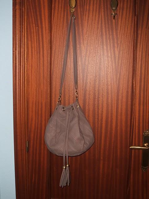 Bolsos saco y con borlas Bolsos saco y con borlas