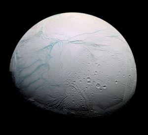 Encélado posee un océano de gas en su interior