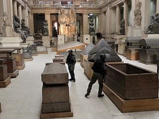 LAS PIRAMIDES DE GUIZA POSIBLEMENTE DAÑADAS EN LOS SAQUEOS LAS PIRAMIDES DE GUIZA POSIBLEMENTE DAÑADAS EN LOS SAQUEOS