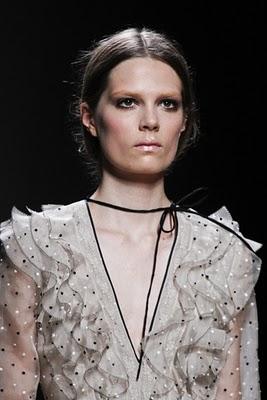 HOMBROS CAÍDOS ¿QUÉ ME PONGO? HOMBROS CAÍDOS ¿QUÉ ME PONGO?