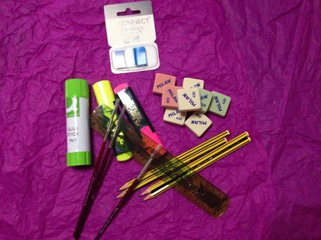 Vuelta al Cole con Material Escolar y EXTRA!! Tenemos sorteo en facebook. vuelta al cole, material escolar, papeleria, blogger alicante, solo yo, blog solo yo, lapiz, boligrafo, blocs, rotulador, marcador, cartulina, boligrafo borrable, sacapuntas, gomas,