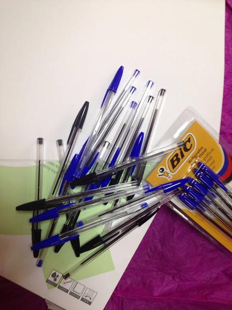 Vuelta al Cole con Material Escolar y EXTRA!! Tenemos sorteo en facebook. vuelta al cole, material escolar, papeleria, blogger alicante, solo yo, blog solo yo, lapiz, boligrafo, blocs, rotulador, marcador, cartulina, boligrafo borrable, sacapuntas, gomas,