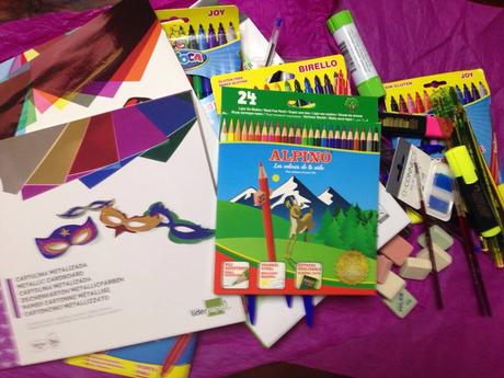 Vuelta al Cole con Material Escolar y EXTRA!! Tenemos sorteo en facebook. vuelta al cole, material escolar, papeleria, blogger alicante, solo yo, blog solo yo, lapiz, boligrafo, blocs, rotulador, marcador, cartulina, boligrafo borrable, sacapuntas, gomas,