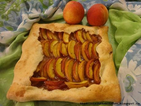 TARTE À LA PÊCHE / PEACH PIE / TARTA DE MELOCOTÓN  / تارت الخوخ و الموز