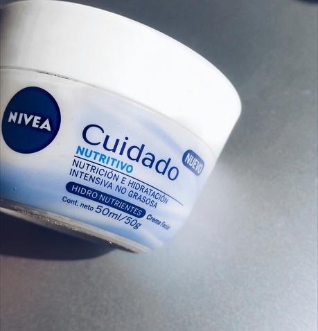 Nivea Cuidado Nutritivo, hidratación sin sensación grasosa.