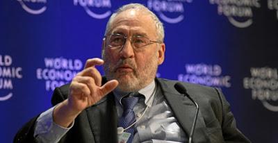 Joseph Stiglitz: “La política de austeridad se han roto a familias enteras”.