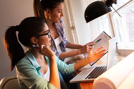 ¿Por qué contratar a un equipo de generación de contenido? creadores de contenido