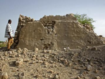 Partially-destoyed-shrine-inTimbuktu-e1457272075537