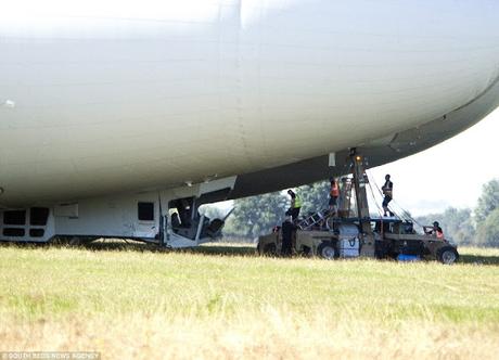 Se estrella FLYING BUM, la aeronave más grande del mundo (VIDEO)