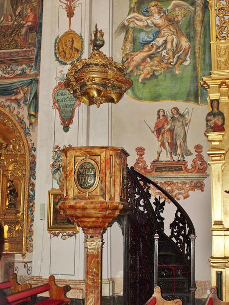 La Iglesia del Hospital de los Venerables (4): Presbiterio y Retablo Mayor.