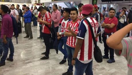 Chivas es recibido por su afición en CDMX