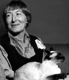 RESEÑA: Nada crece a la luz de la Luna. RESEÑA: Nada crece a la luz de la Luna.