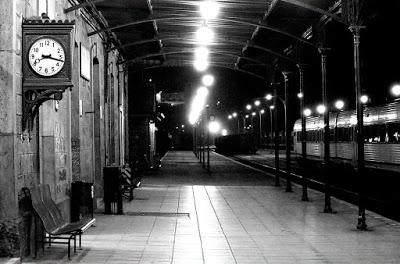 RESEÑA: Nada crece a la luz de la Luna. RESEÑA: Nada crece a la luz de la Luna.