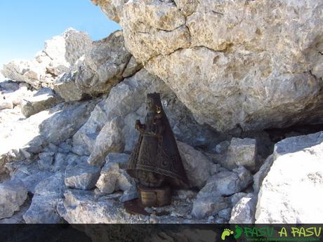 Virgen Covadonga en la cima del Torrecerredo