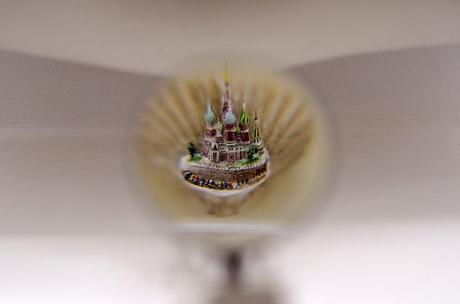 Los increíbles microuniversos de Manuel Ussá Las increíbles microminiaturas de Manuel Ussá