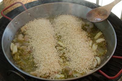 Arroz negro en barbacoa