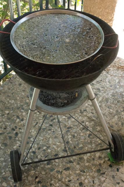 Arroz negro en barbacoa